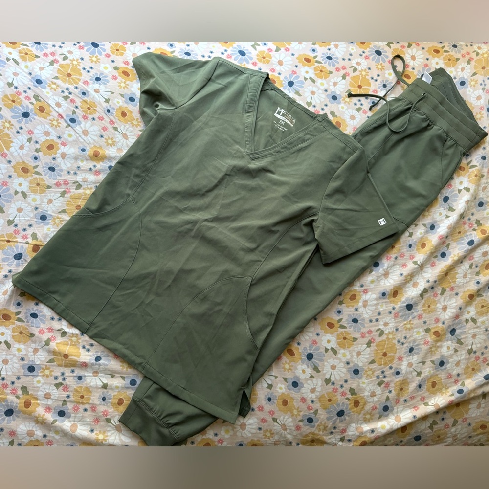 Womens scrubs